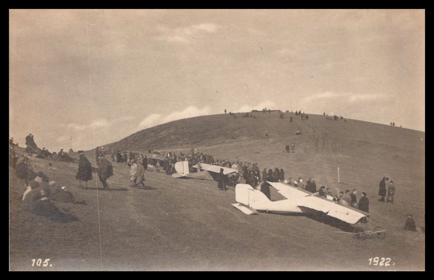 Vintage postcard depicting a 1922 glider event with spectators on a hillside. - Image: MA-PC_0055
