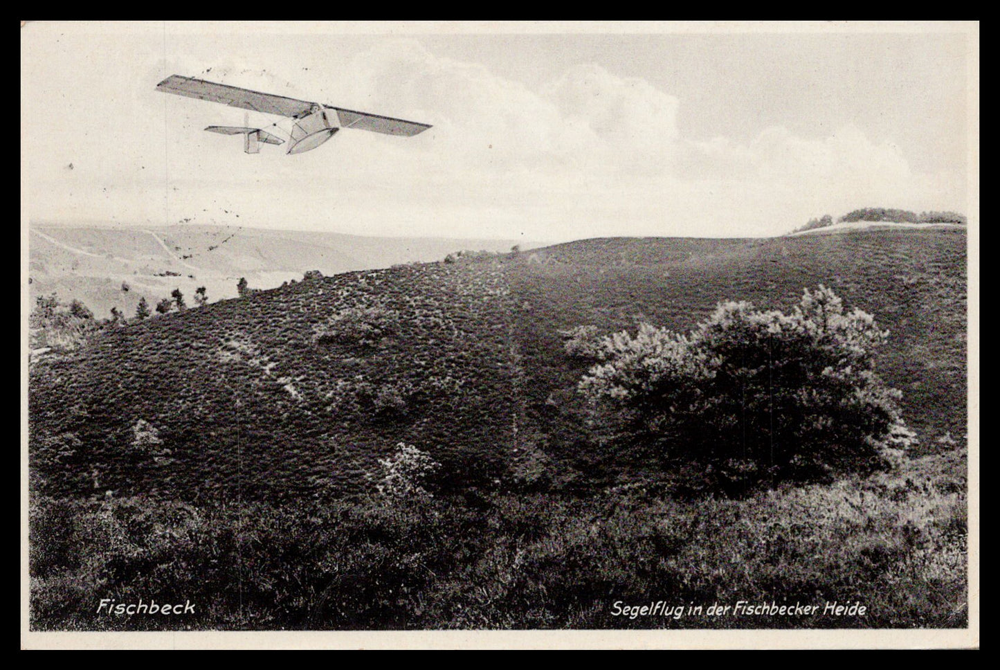 Vintage postcard featuring a glider flying over the Fischbecker Heide landscape. - Image: MA-PC_0035