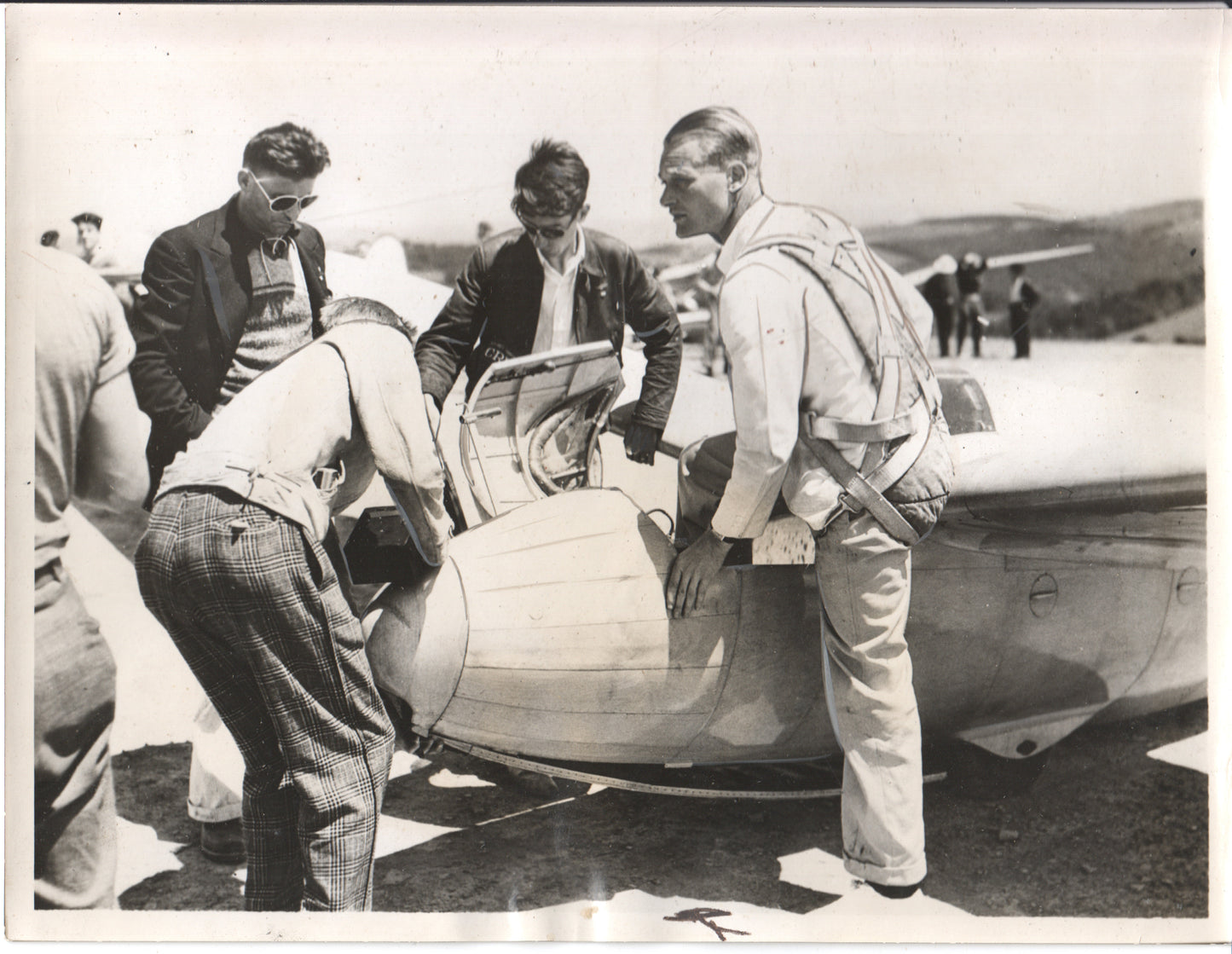 Vintage black and white photo of pilots preparing a sailplane. - Image: Folder23-2