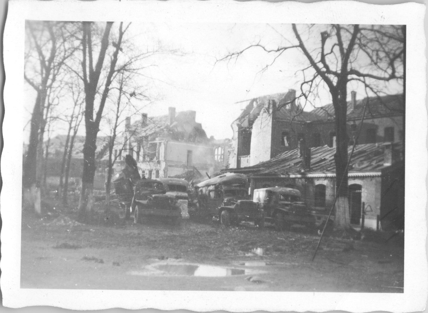 Black and white image of urban ruins with vintage cars - Image: 2025-08-25-0020