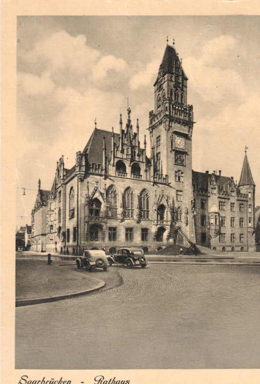 Vintage postcard depicting Saarbrücken Rathaus, showcasing Gothic-style architecture. - Image: 2025-04-18-0070