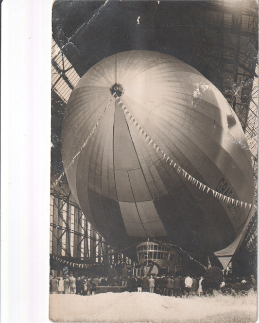 A historic photo of the Graf Zeppelin airship inside a hangar. - Image: 2025-04-15-0009