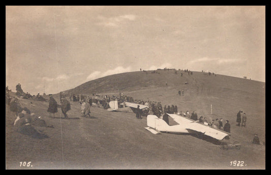 Vintage postcard depicting a 1922 glider event with spectators on a hillside. - Image: MA-PC_0055