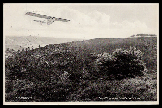 Vintage postcard featuring a glider flying over the Fischbecker Heide landscape. - Image: MA-PC_0035