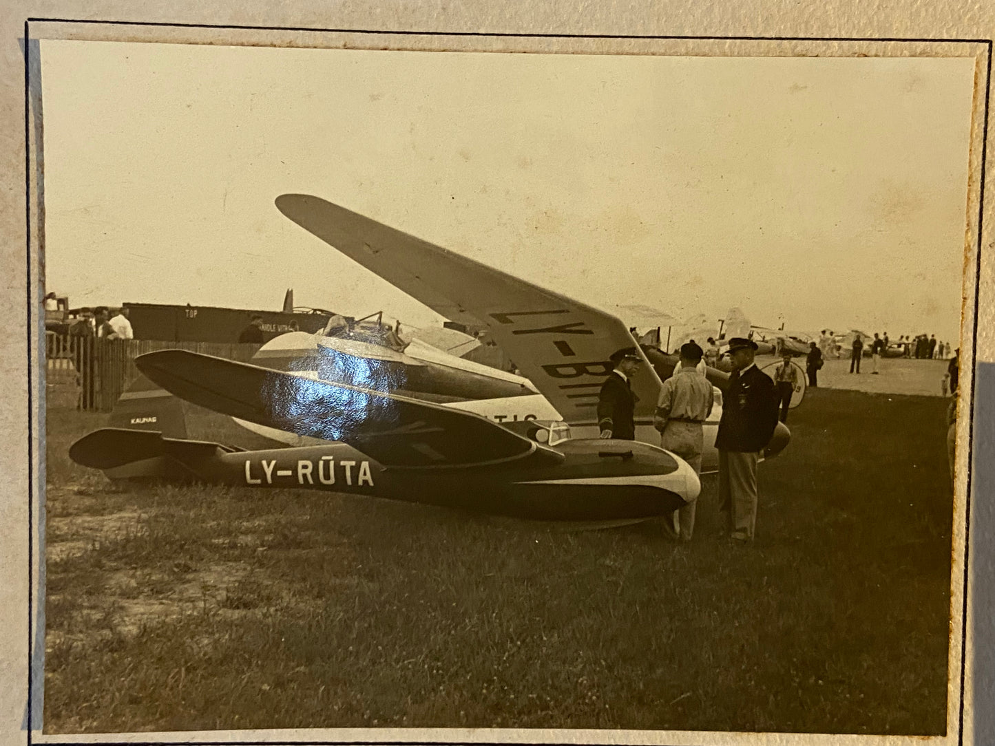 Alternate view of Vintage 1937 Elmira Eighth Soaring Meet Photo Collage – Gliders, Vintage Cars & Historic Aviation Moments (File: F11F11IMG_1731.JPG)