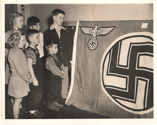 Alternate view of Vintage Editorial Photo Card for "Parade of Youth" - Historical Memorabilia - Image: Folder16-19