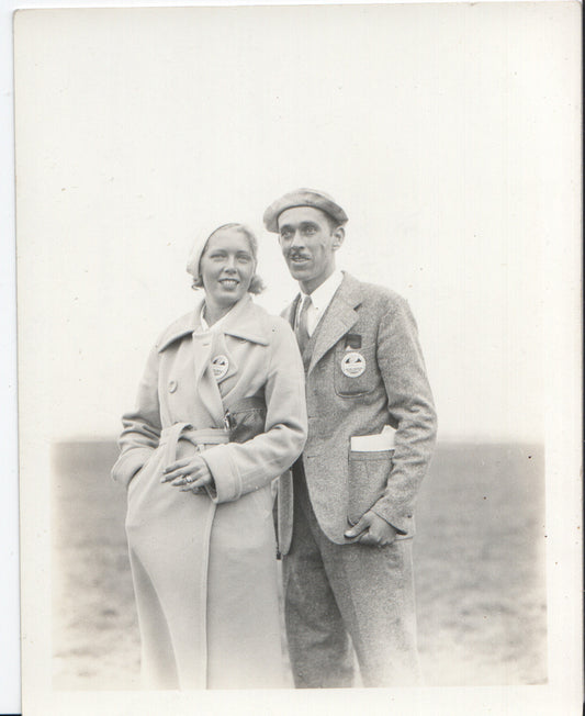 Vintage black and white photograph of a couple in stylish 1930s attire. - Image: Folder24-7