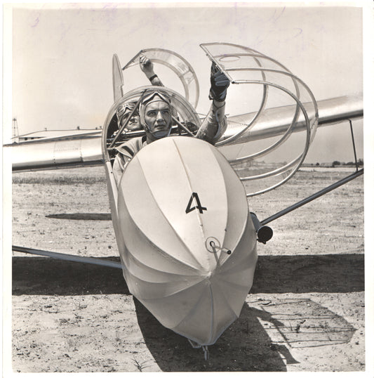 Vintage photograph of a pilot in a glider aircraft. - Image: Folder19-20