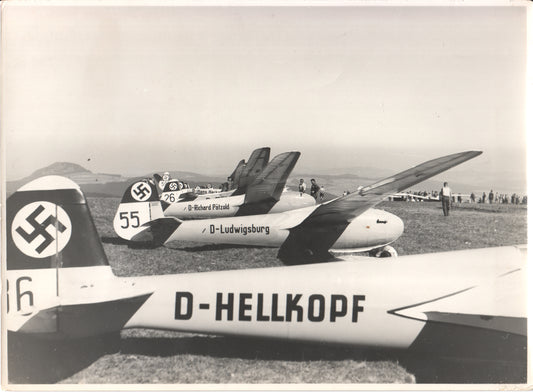 Black and white photo of German gliders from the 1940s at an outdoor event. - Image: Folder21-3