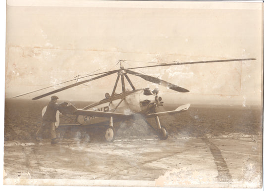 Vintage photo of an early helicopter prototype with an aviator. - Image: Folder28-9
